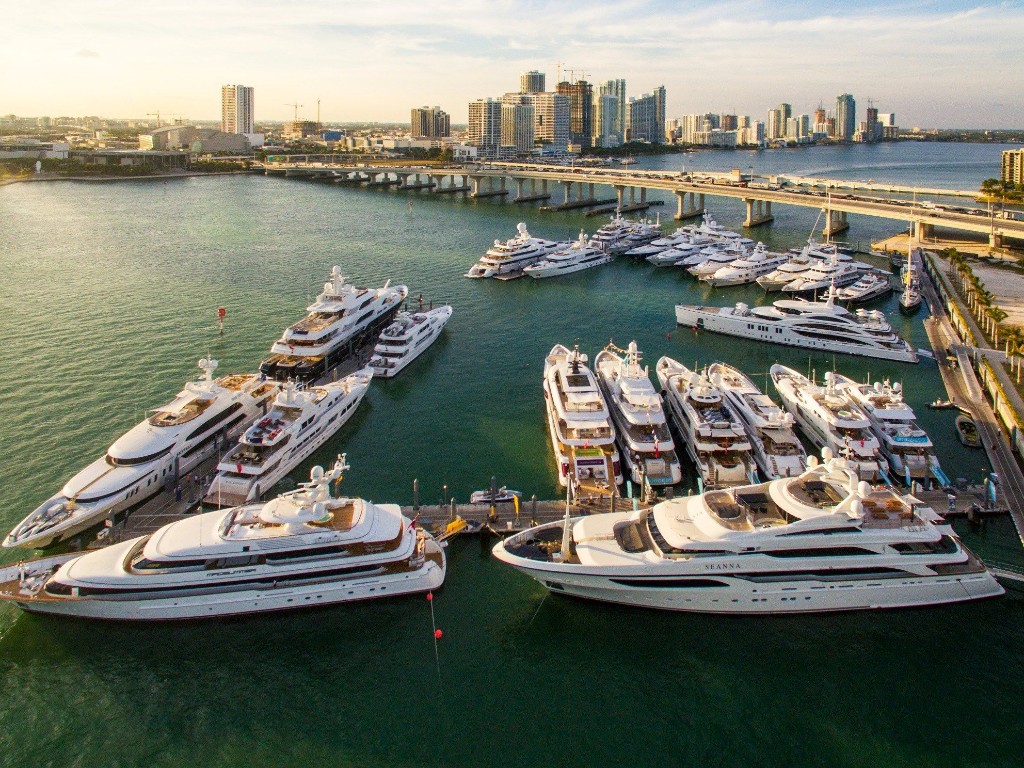 SleekTEAK — Miami marina yachts